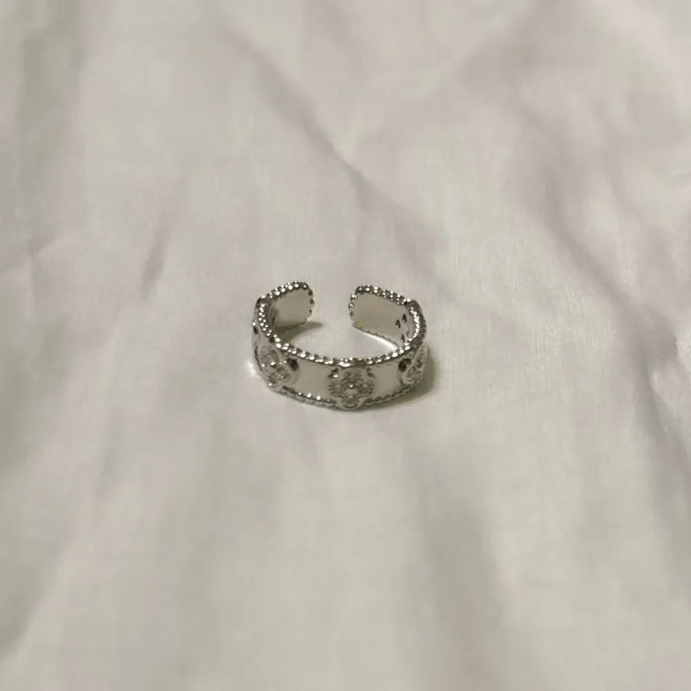 Diamond Flower ring M614 - Picture 2 of 4